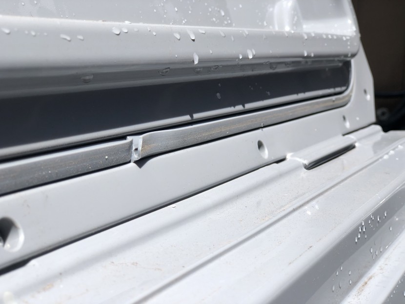 igloo imx 70qt - the seal of the imx is quite unimpressive and not airtight. the...