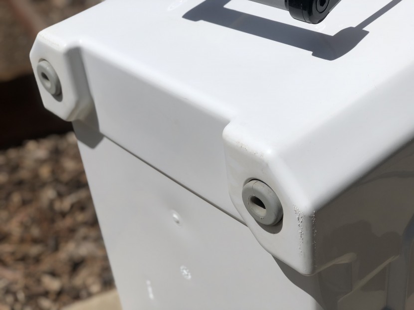 igloo imx 70qt - igloo's cool riser technology helps keep the entire bottom of the...