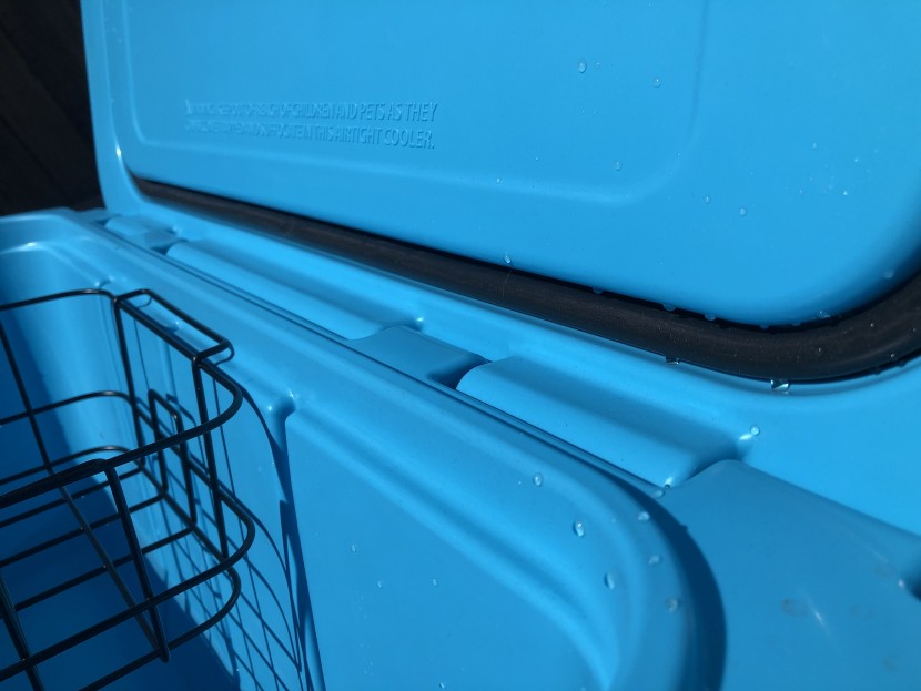 arctic zone titan deep freeze 55qt - the integrated hinge and excellent seal on the lid are two things we...