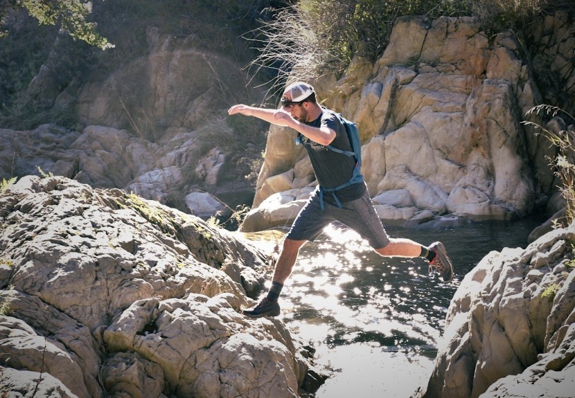 thule vital 6l - the lightweight and snug fit of the vital 6 is ideal for technical...