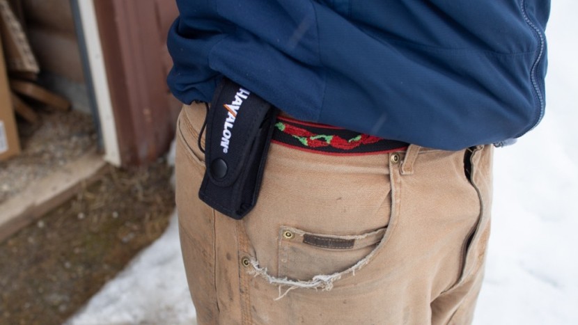 havalon piranta original - the belt sheath of the piranta holds some extra blades and the knife...