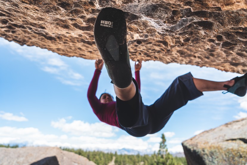 butora gomi wide for women - toeing in on steep pockets in the gomi.