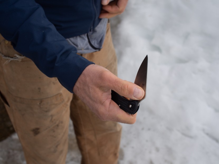 spyderco delica 4 - this tester&#039;s thumb is opening the blade using the hidden hole in...