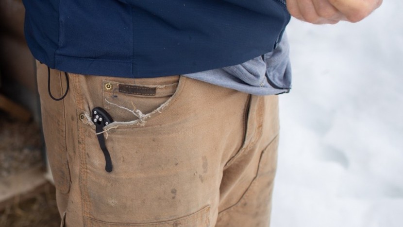 spyderco delica 4 - stowage of the delica is pretty visible, thanks to the pocket clip&#039;s...