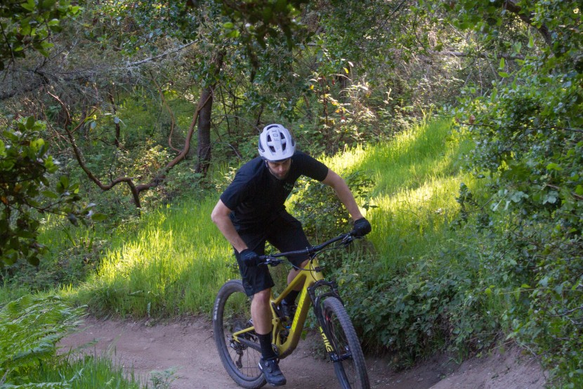 fox racing speedframe pro - large vents with interior channels keep things cool on the climbs.