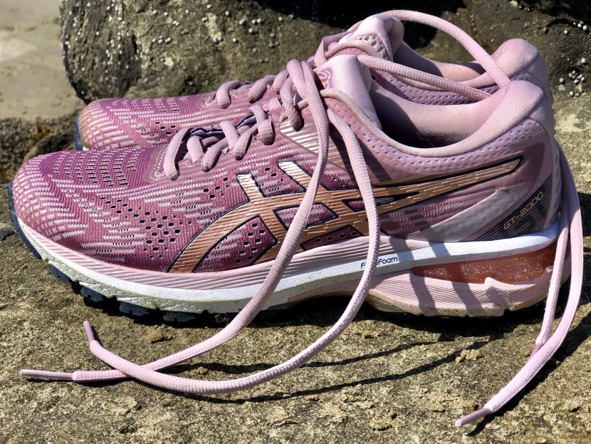 GT-2000 8 | Women | Black/Black | Women's Running Shoes