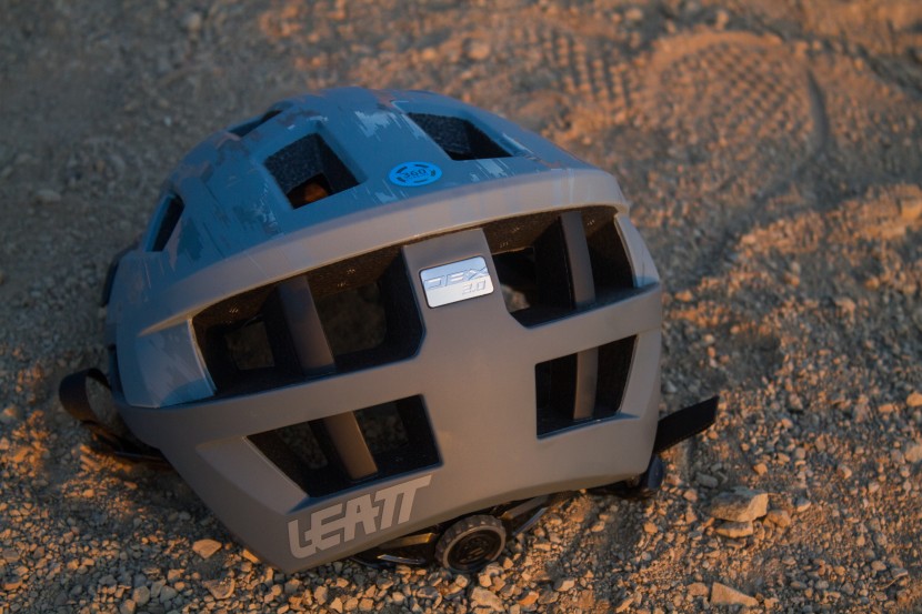 leatt dbx 2.0 - the dbx 2.0 is one of the lightest models we looked at.