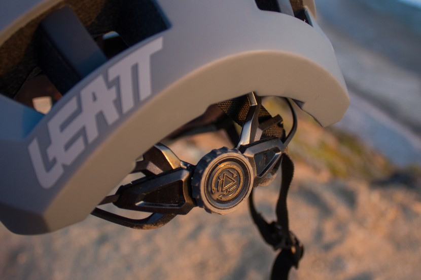 leatt dbx 2.0 - in spite of it's budget-friendly price tag the dbx 2.0 is...