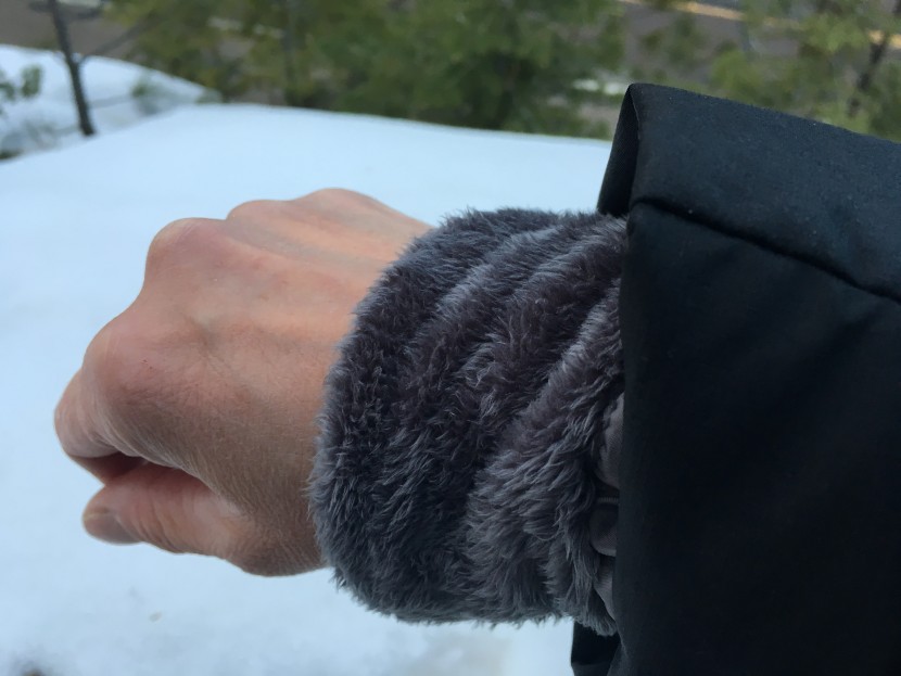 eddie bauer sun valley down parka - soft fleece cuffs kept our wrists happy and held drafts at bay.