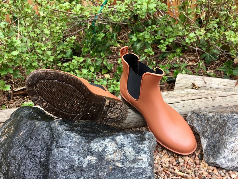 a closer look at the fairly shallow tread pattern.