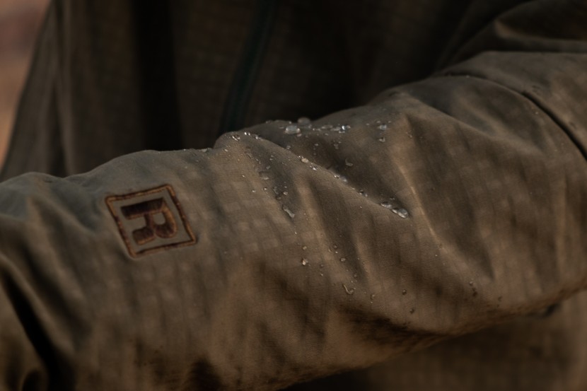 patagonia r1 techface hoody - this thing sheds water like it was designed for it...