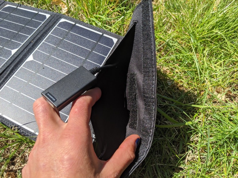 ravpower 16w prime - three fold out panels and a small velcro pocket make this panel a...