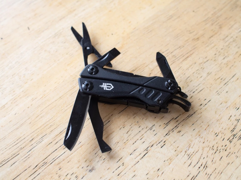 gerber dime multi-tool review - all the features of the top pick dime, except for the pliers.