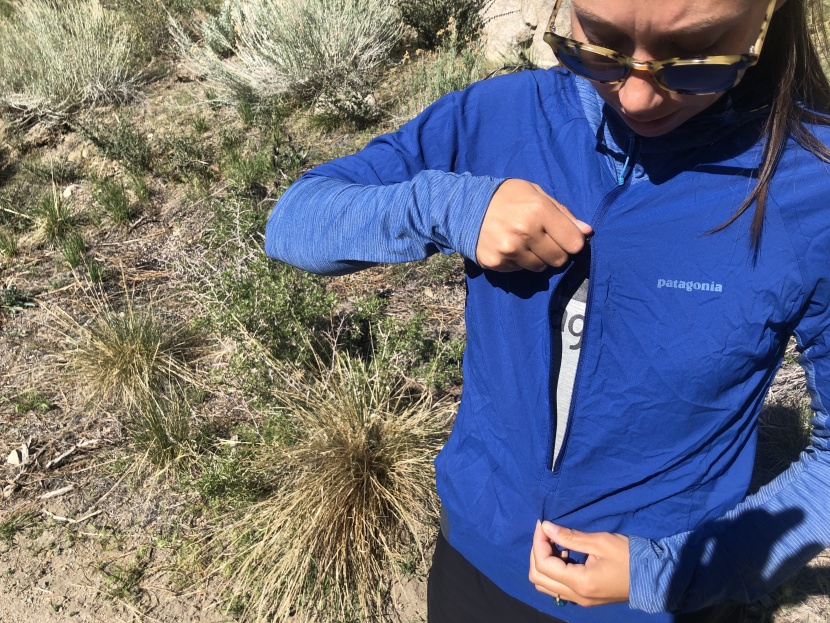 running jacket womens - the airshed has a two-way zipper for improved breathability.