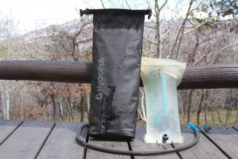 hydration bladder - a look at what comes with the hydrapak hydrasleeve. an insulated...