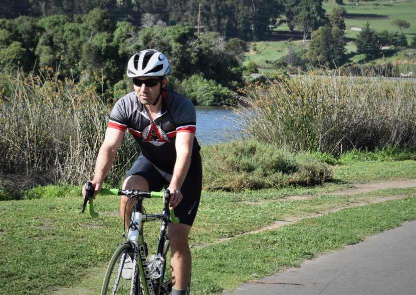 oakley aro5 - with its gaping front vents, the aro5 provides impressive...