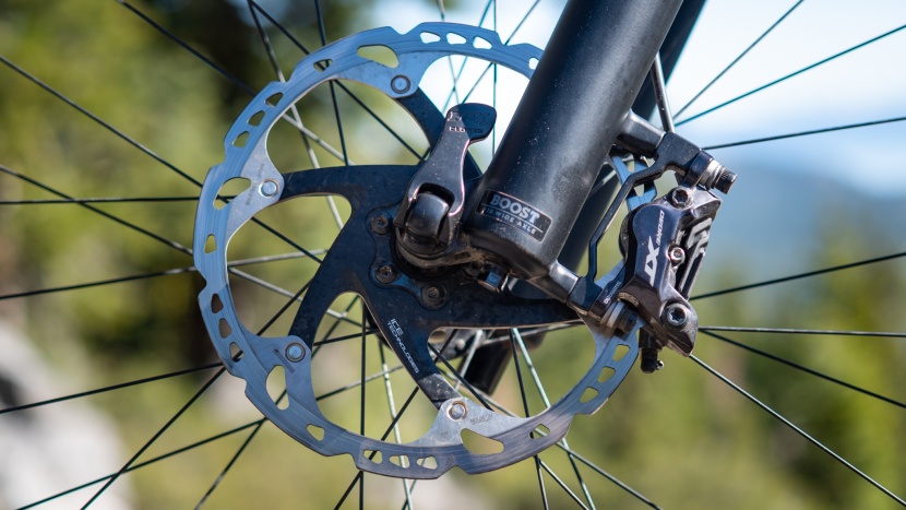 shimano xt 4-piston brakes with a 203mm front rotor = all the...