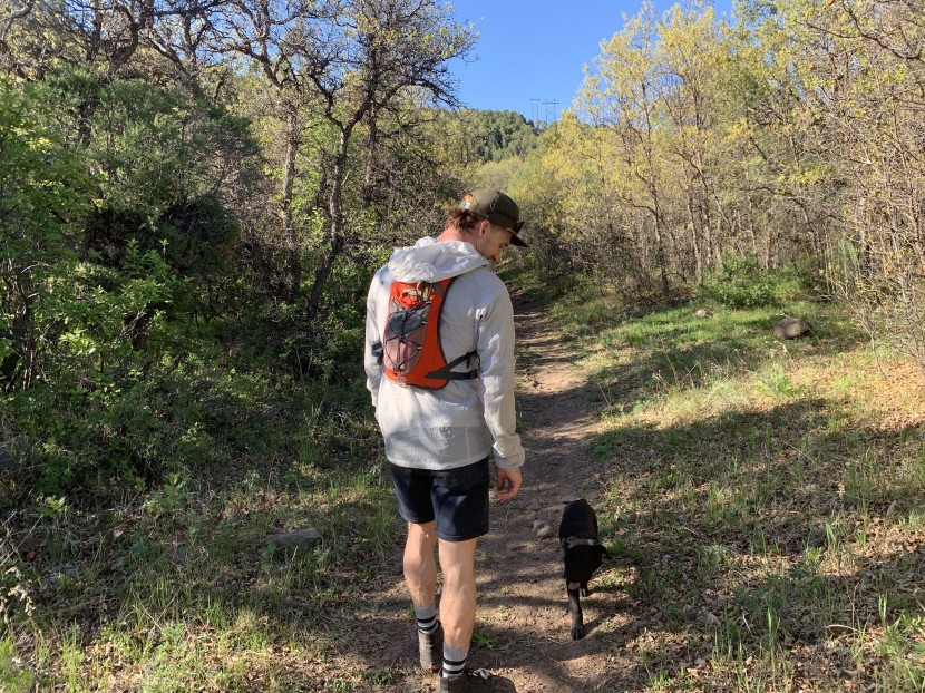 vibrelli 2l hydration backpack - with no accessible pockets, this pack is not suited for those...