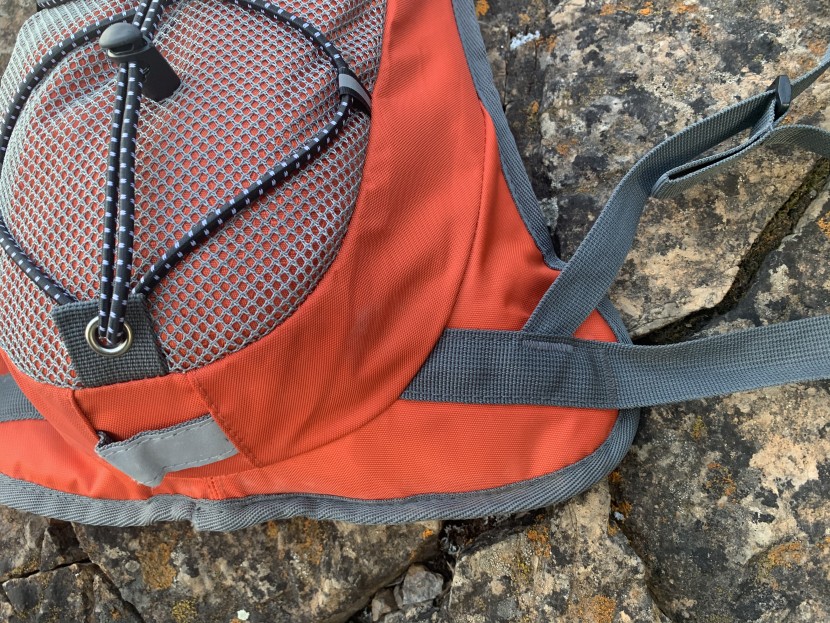 vibrelli 2l hydration backpack - nylon webbing used for the lower chest strap and the adjustable...