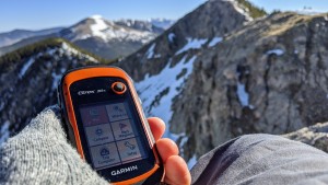 Garmin eTrex 32x: Rugged Handheld GPS with 16GB Camping & Hiking Bundle  010-02257-00 