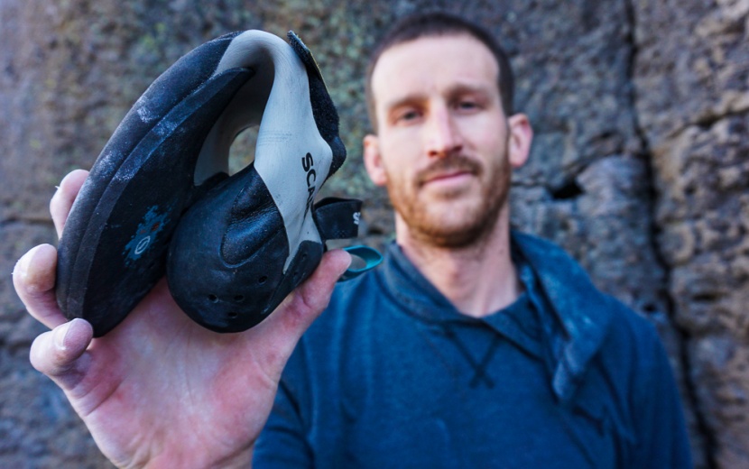 scarpa veloce - the veloce is extremely flexible across its long axis, as shown, and...