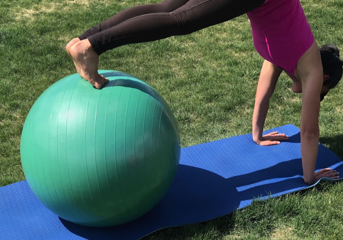 The 5 Best Exercise Balls Tested By Gearlab