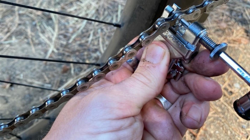 testing the chain tool on the topeak mini pt30.