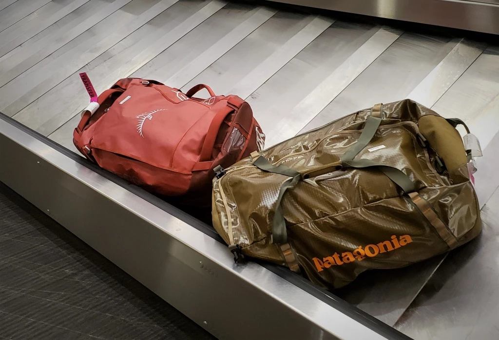 duffel bag - the transporter (left) and the black hole (right) models are plenty...