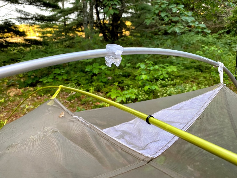 marmot bolt ultralight 2 person - the plastic hub doesn't keep the two poles connected.