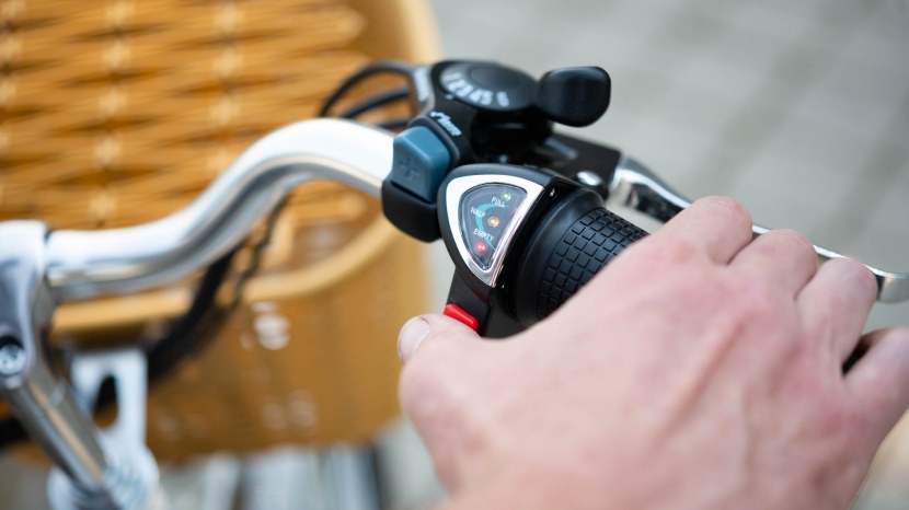 nakto camel 250 - the interface is relatively basic. the battery indicator reads like...