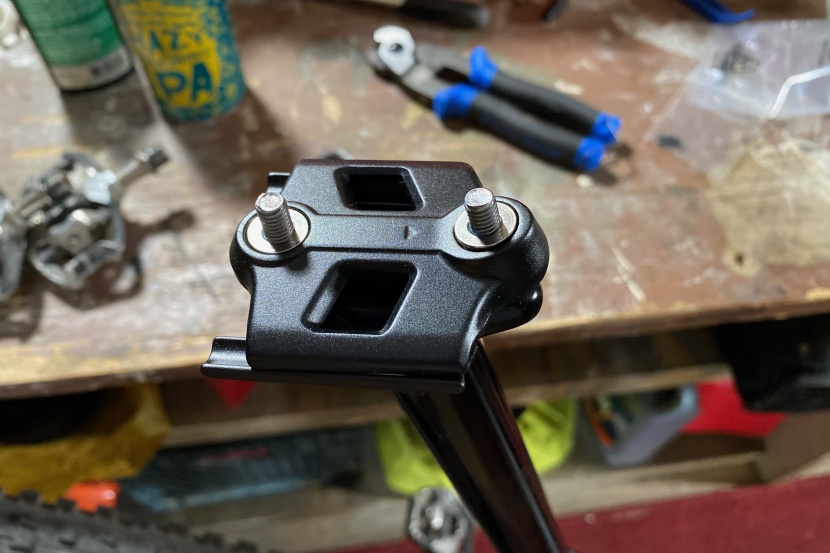 tranz-x kitsuma air - the simple but effective 2-bolt saddle clamp. nothing fancy, but it...