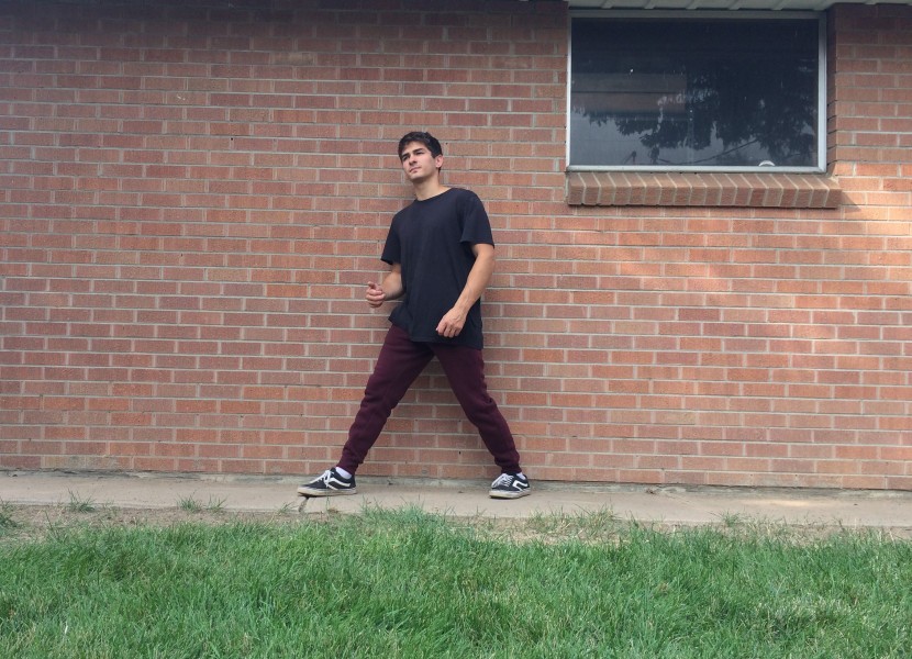 sweatpants mens - feeling out the fit of the southpole active basic jogger.