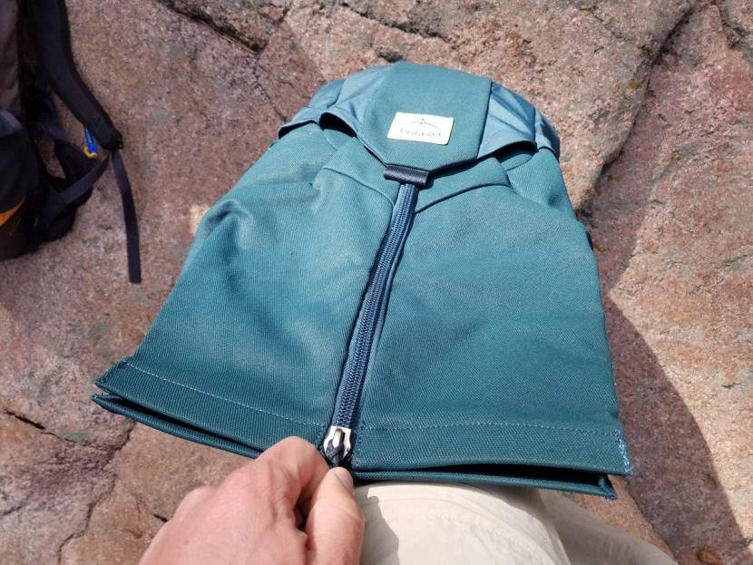 the zipper is massive and has a premium feel.