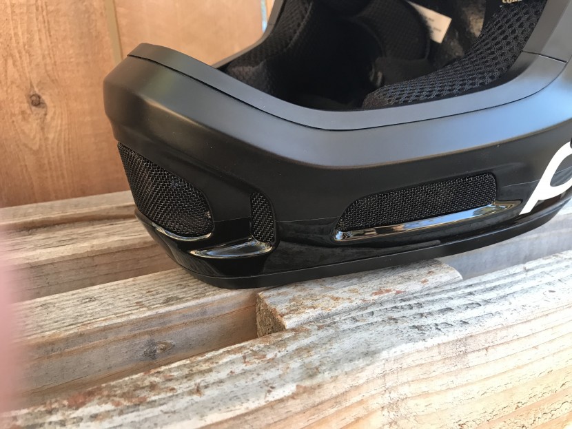 poc coron air spin - the wire-mesh chin bar keeps debris and bugs out of your grill.