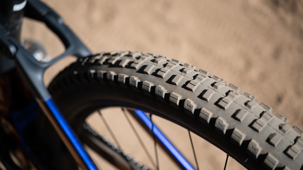 trek rail 9.7 - the 2.6-inch bontrager xr5 tires have loads of air volume and a...