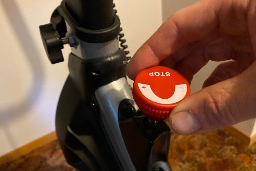 yosuda indoor cycling bike - the resistance is changed by turning this knob which presses a pad...