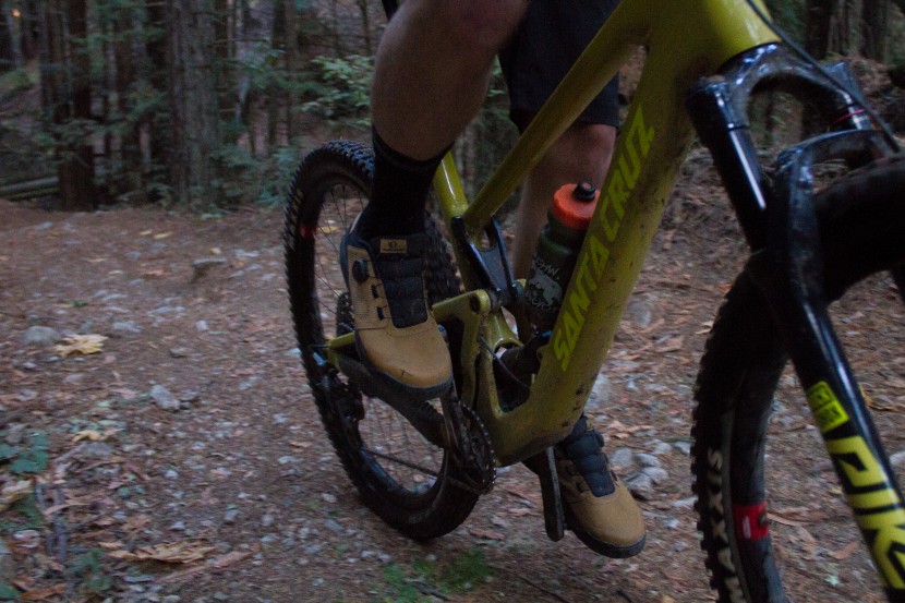 pearl izumi x-alp launch spd - despite their casual styling, they are light and stiff enough to get...