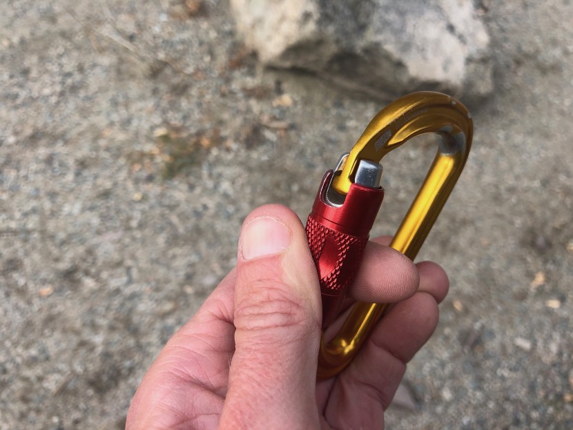 petzl sm&#039;d twist-lock - to open, you must twist the gate a quarter turn, until the opening...