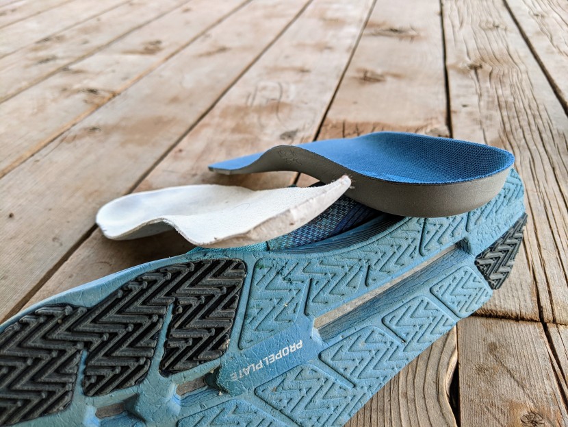 altra vanish r - for those who want options, this shoe includes a 5mm insole (right)...