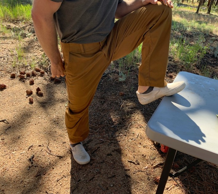 pants mens - checking the stretch on the elastic lee extreme comfort straight fit...