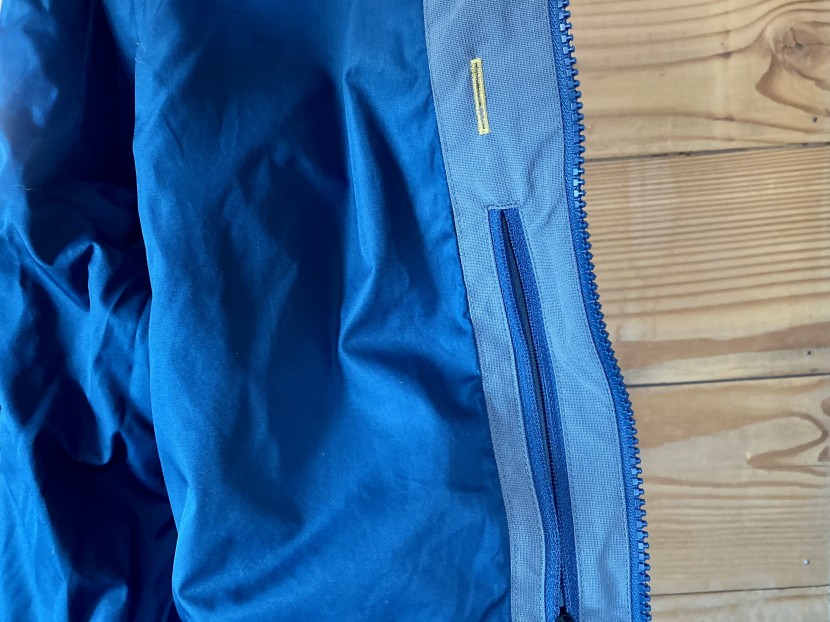 rei co-op first chair gtx for women - media pocket with a headphone port in the first chair.