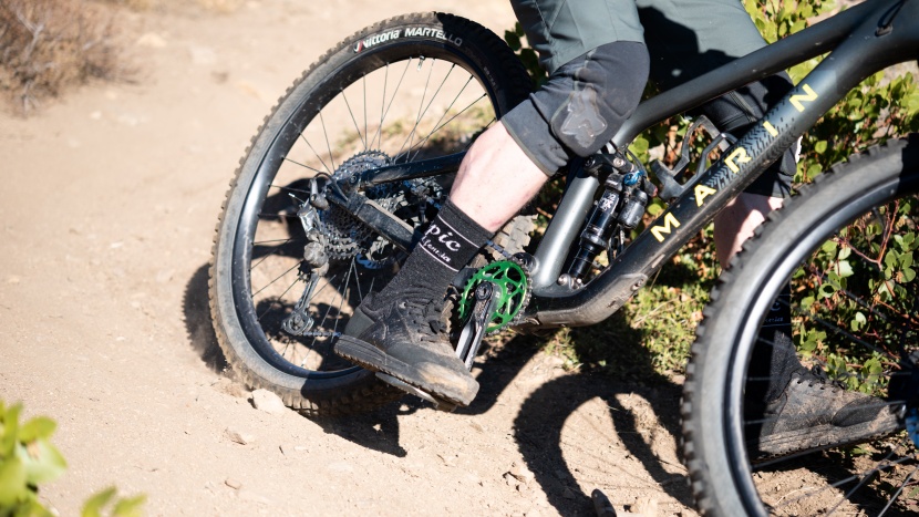 specialized 2fo roost flat - when riding downhill, the soles are stiff enough to prevent foot and...