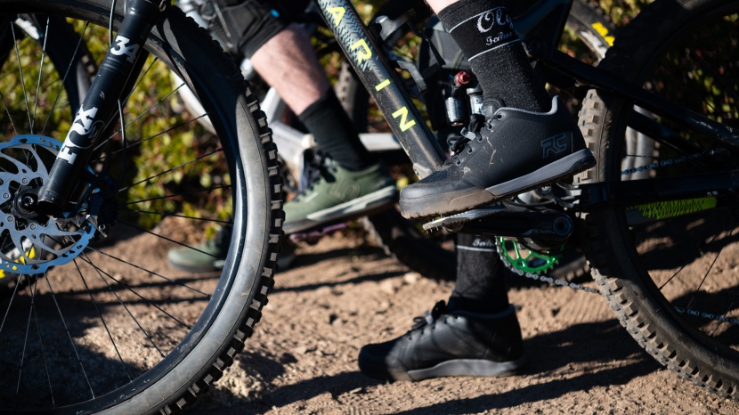 best mountain bike shoes for flat pedals 2020