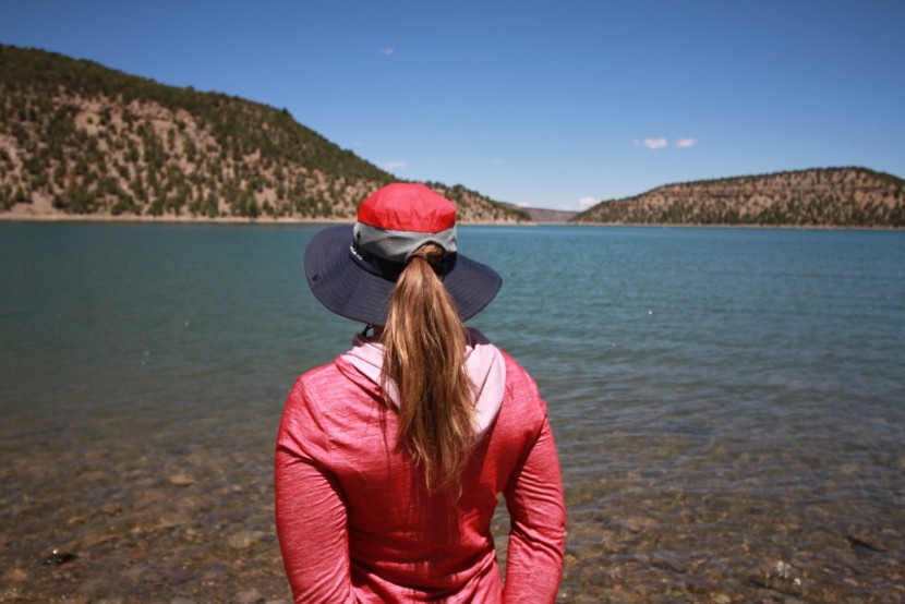 showcasing the ponytail hole in the muryobao.