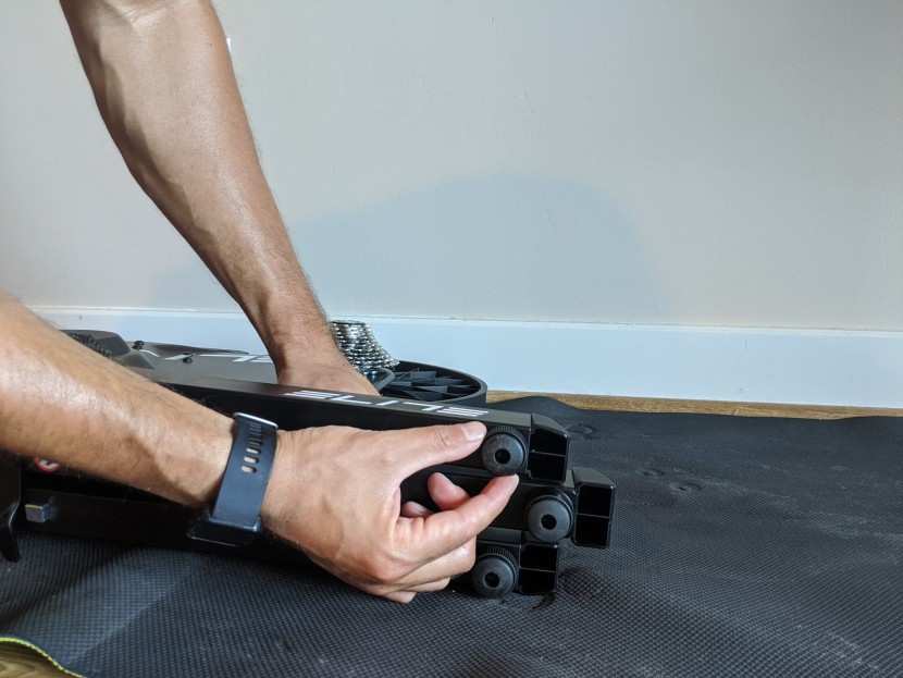 elite suito - the adjustable legs were smart and compact, but did wobble a bit.