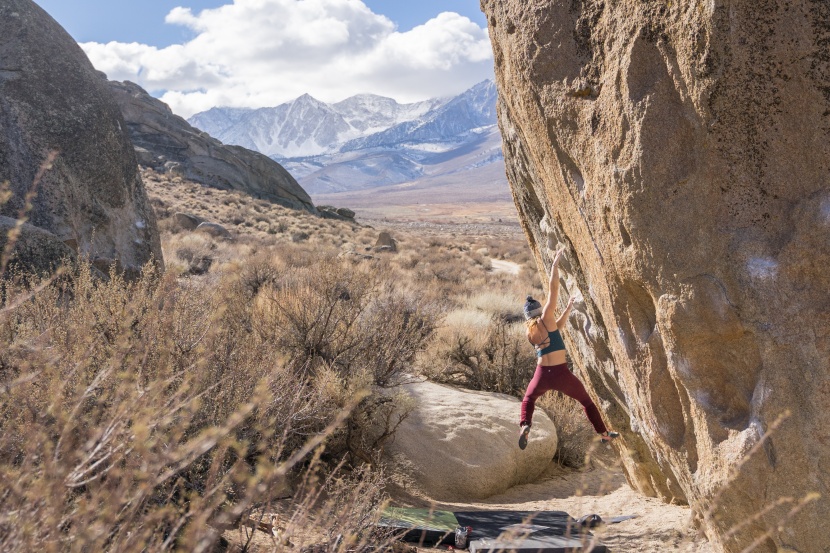 How to Choose a Bouldering Crash Pad - GearLab