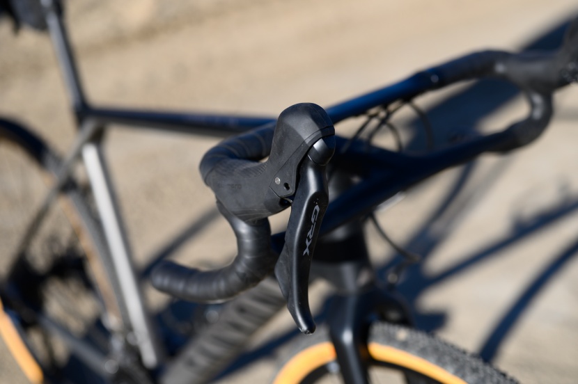 canyon grail cf sl 7 - the grx shifters/levers and hydraulic disc brakes are impressive.