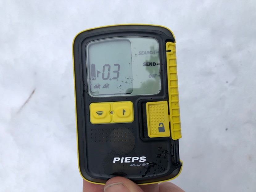 pieps pro bt - this beacon&#039;s display is easy to interpret. here, two &quot;person&quot; icons...