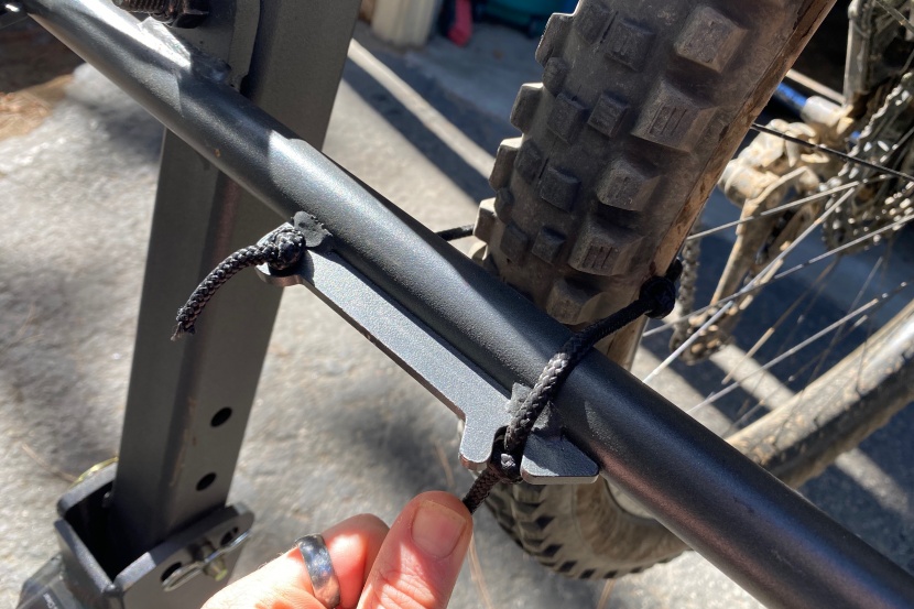 north shore nsr-6 - the rear wheels are secured with a simple knotted rope. it works...