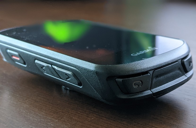 garmin edge 530 - ah, tactile buttons. and they make sense in their function too. it...